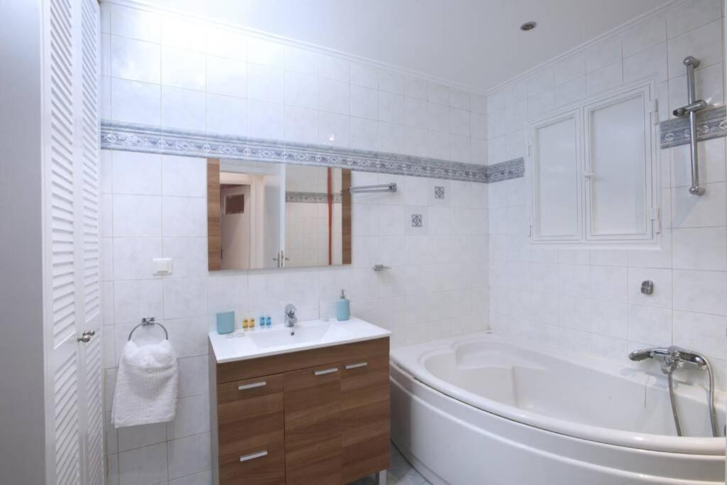 Palaio Faliro, A Bright And Spacious Apartment Ateny Zewnętrze zdjęcie